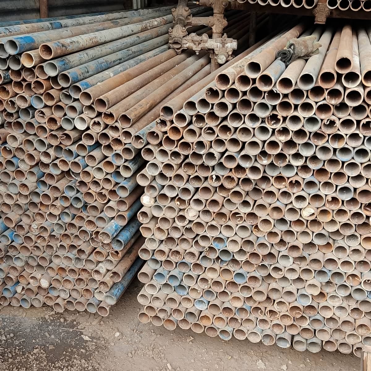 داربست تجاری برای تابلو مغازه پاساژ و نورپردازی نمای فروشگاه